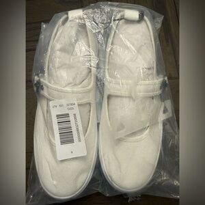 White Canvas Mary Jane Shoes Women’s Size 9 NWT Adjustable Strap Casual Flats